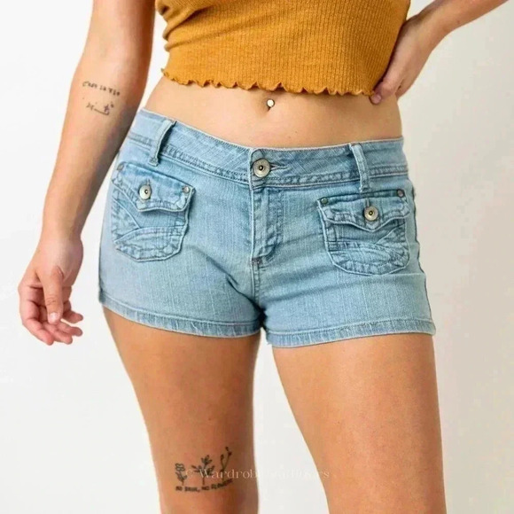 Lei Y2K Low Rise Patch Pocket Denim Shorts - 30 / 6 - Picture 1 of 7